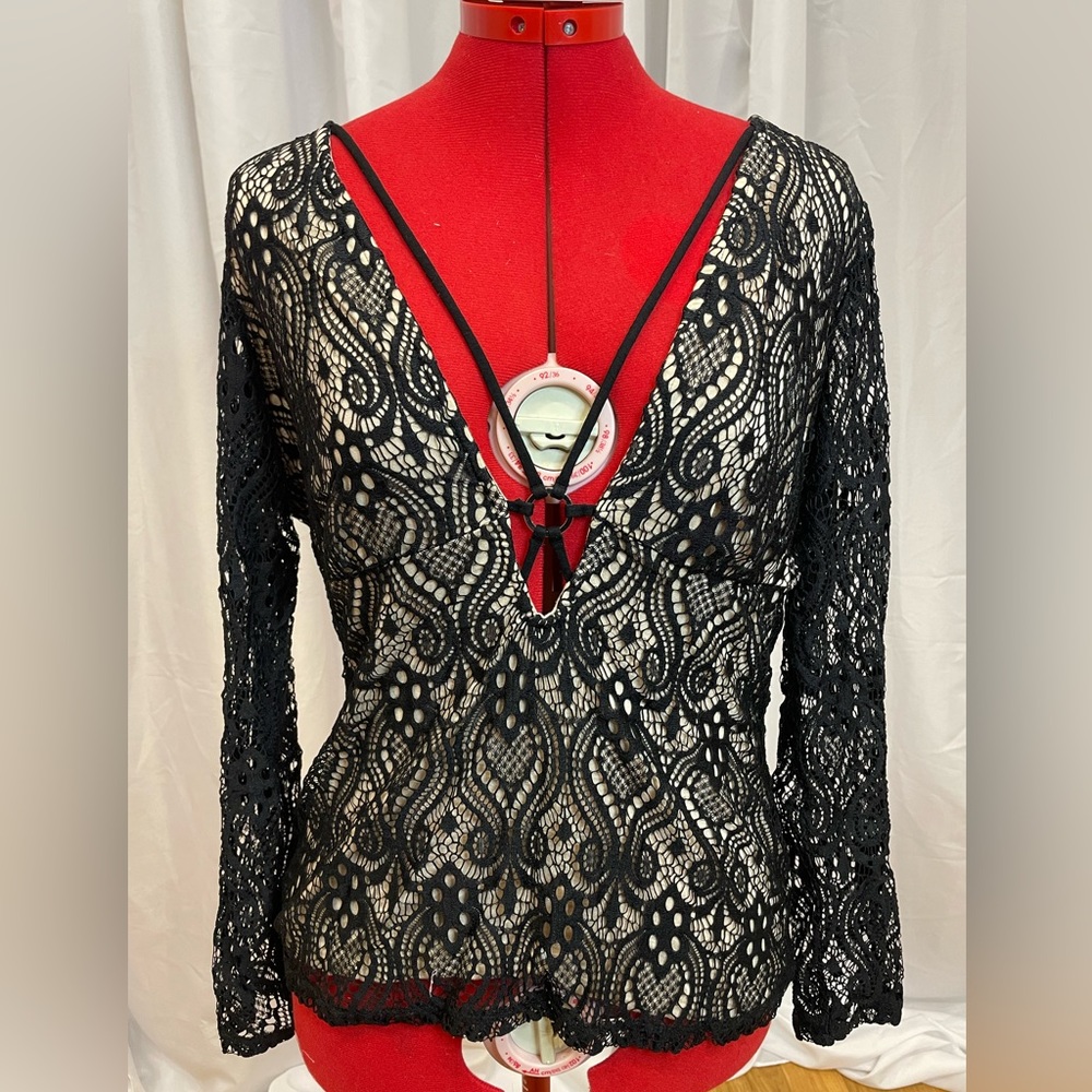 VENUS Women’s Lace Strappy Ring Top size L